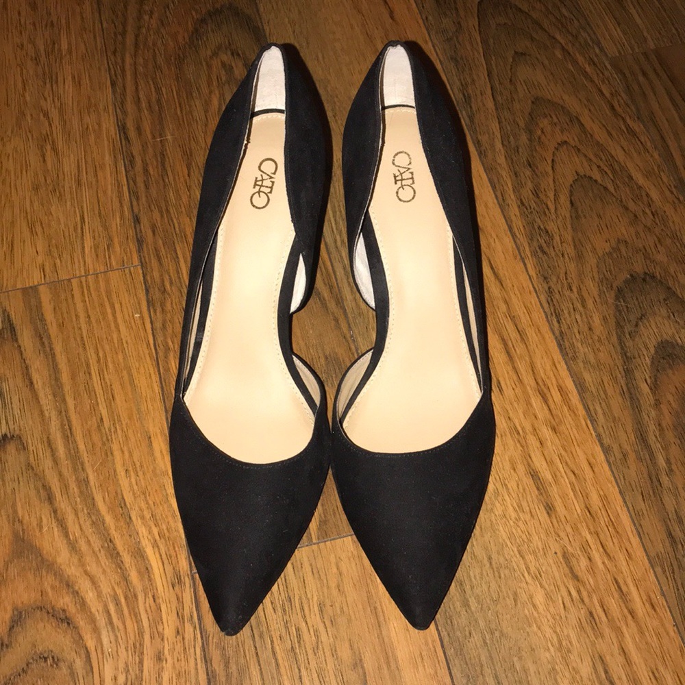 NWOT Black velvet pointed toe pumps!